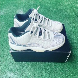 Jordan 11 Retro Low Snake Light Bone